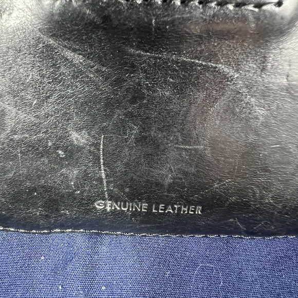 Kenneth Cole Reaction Genuine Leather Wallet Black Flap Metallic Logo Button - Picture 3 of 5